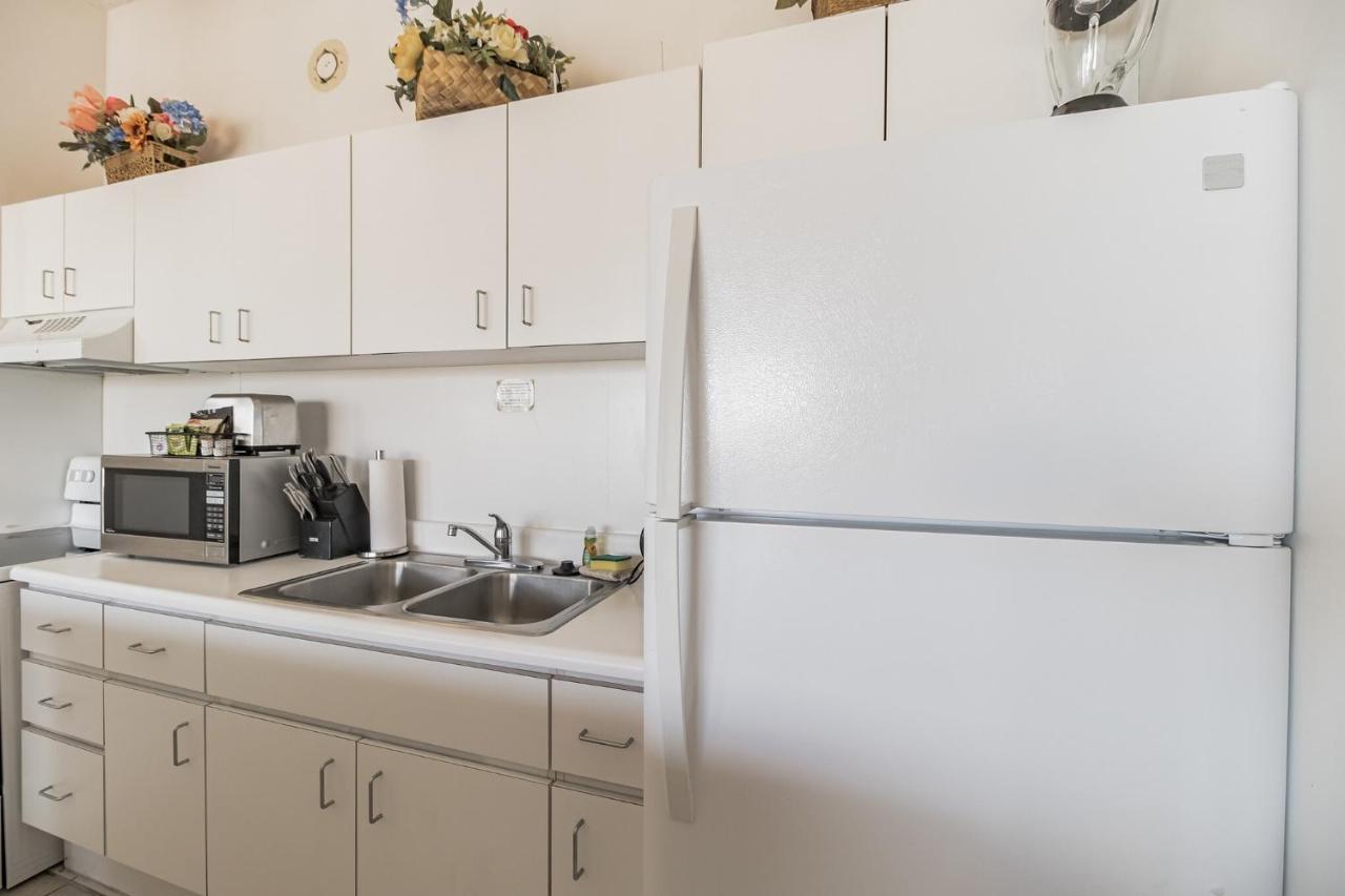 Sea View Condos At The Waikiki Banyan - Free Parking! Гонолулу Экстерьер фото