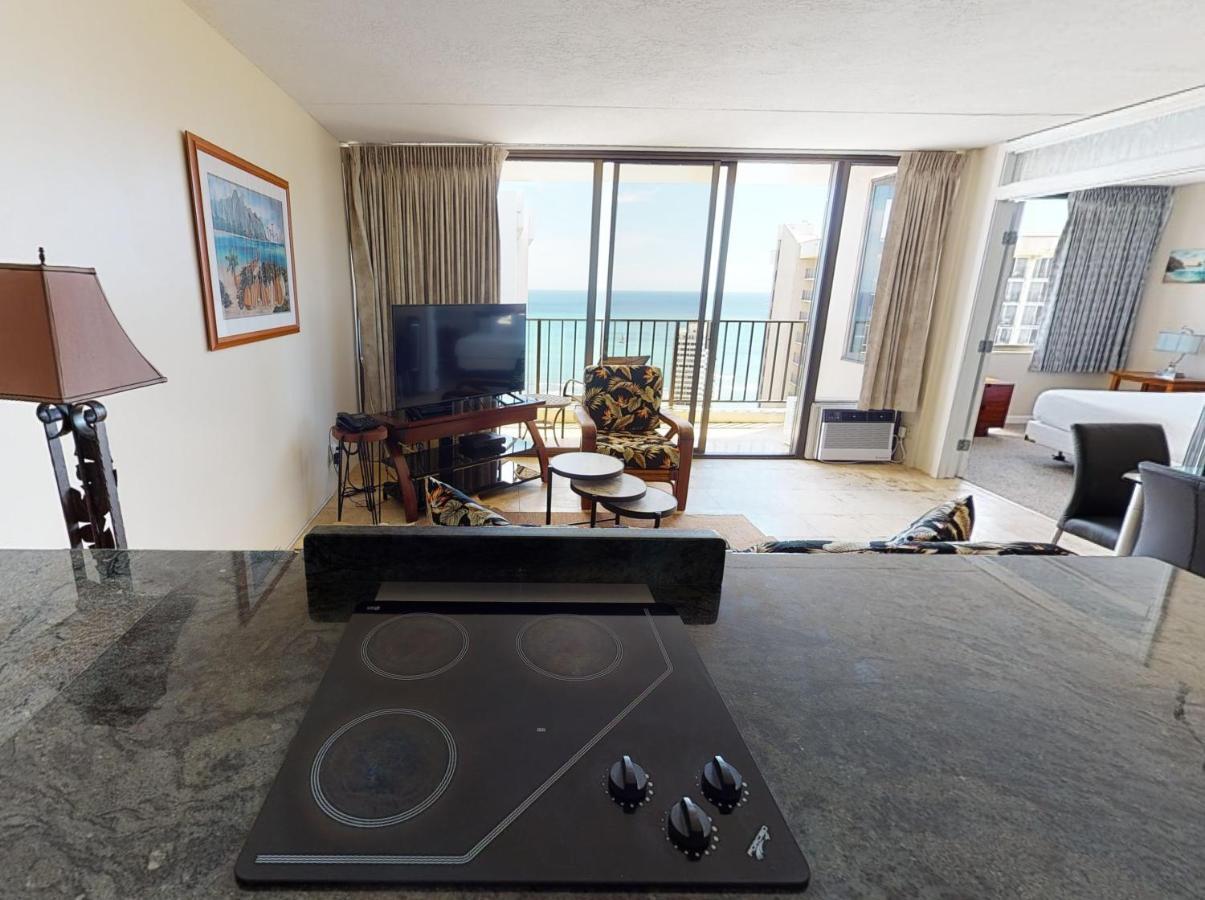 Sea View Condos At The Waikiki Banyan - Free Parking! Гонолулу Экстерьер фото