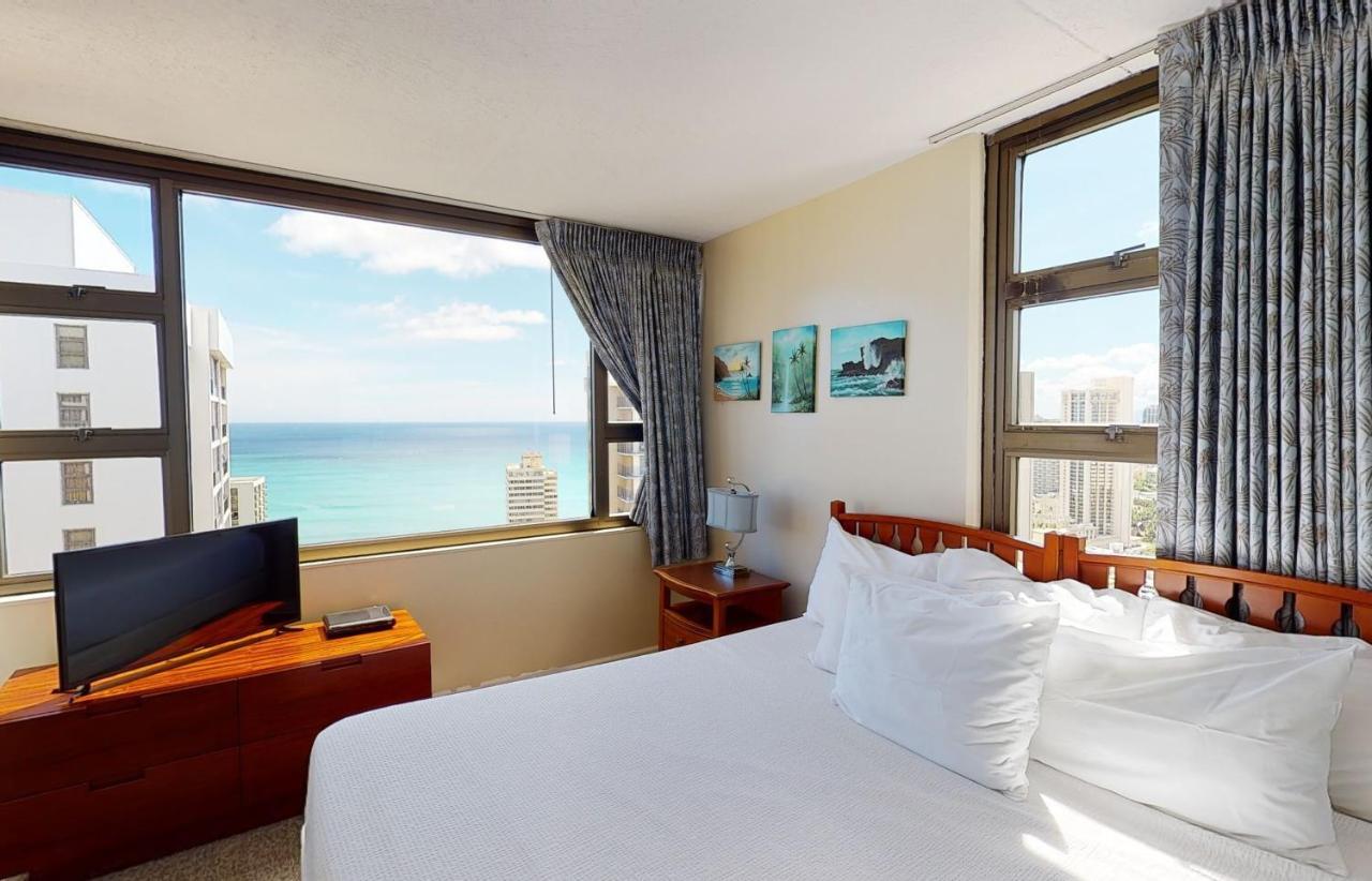 Sea View Condos At The Waikiki Banyan - Free Parking! Гонолулу Экстерьер фото