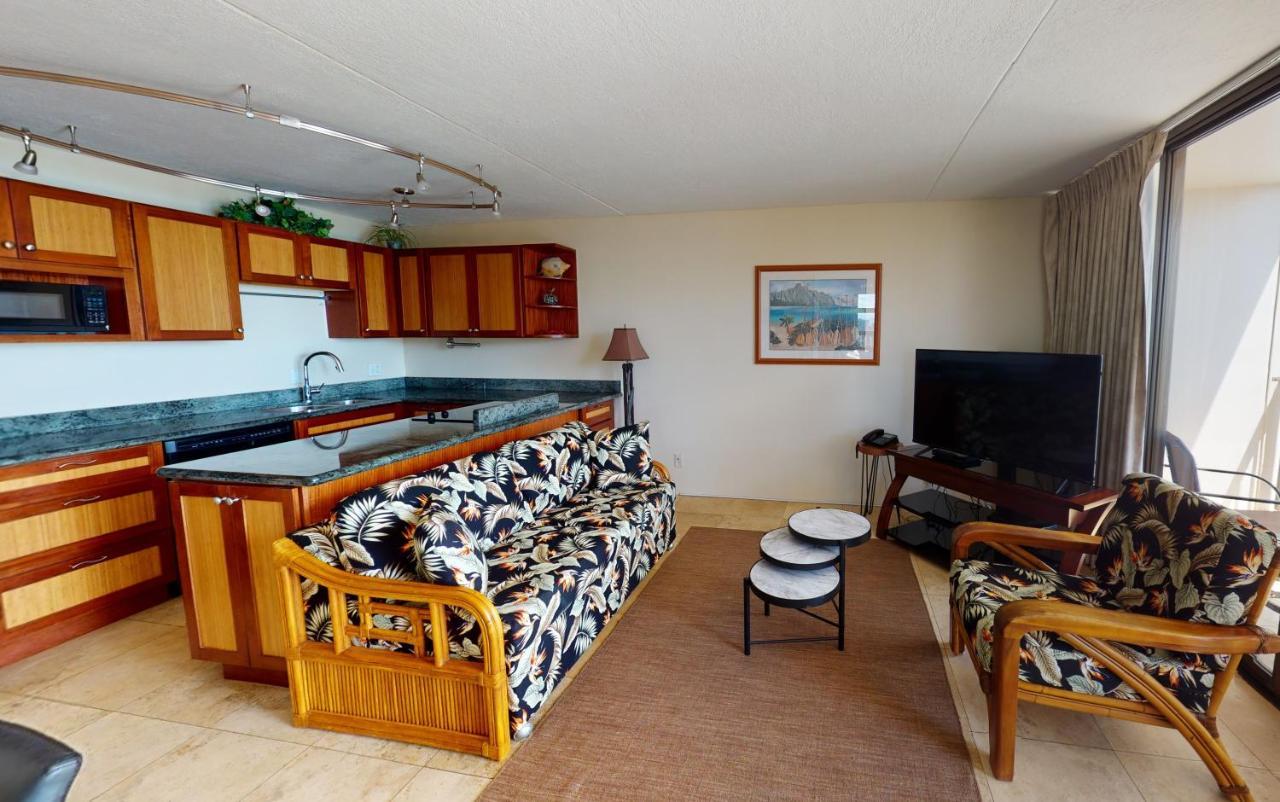 Sea View Condos At The Waikiki Banyan - Free Parking! Гонолулу Экстерьер фото