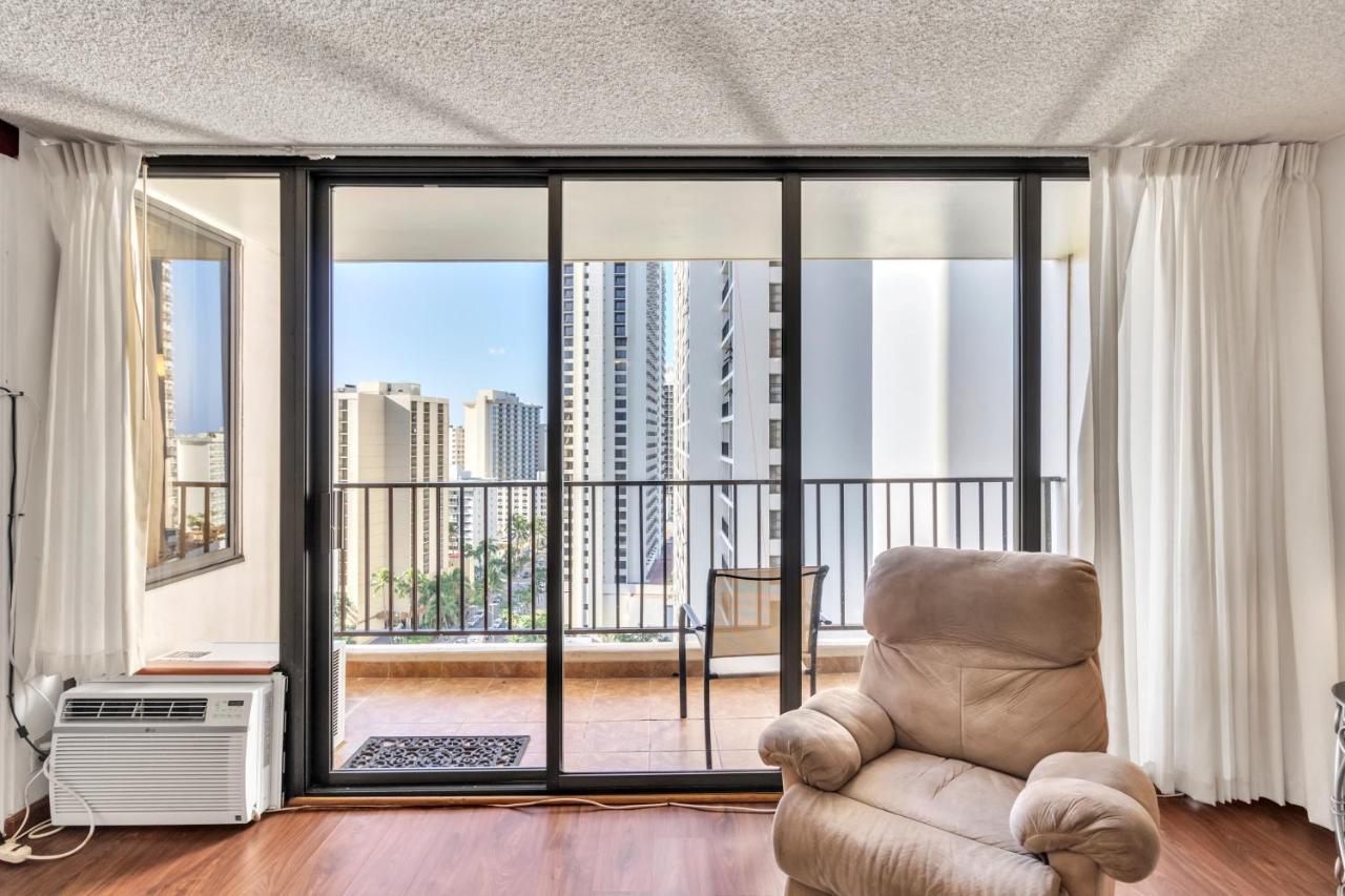 Sea View Condos At The Waikiki Banyan - Free Parking! Гонолулу Экстерьер фото